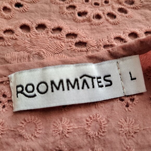 Roomates Juniors Cotton Eyelet Top Pink Color SIze L Cap Ruffles Sleeve - Picture 7 of 8